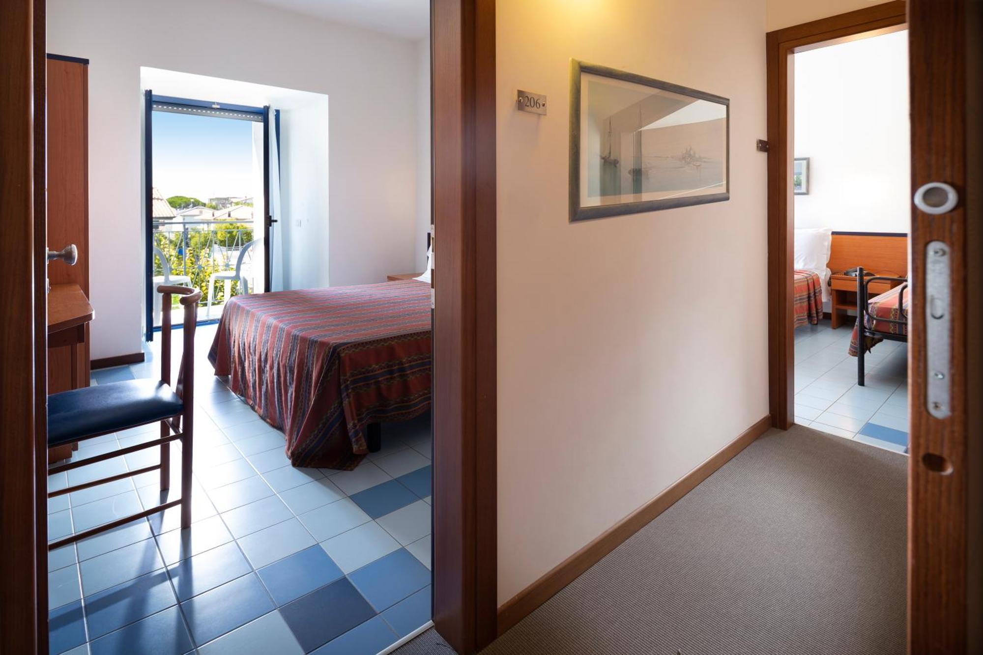 Hotel Paris Resort เบลลาเรีย-อีเจอา มารีนา ภายนอก รูปภาพ