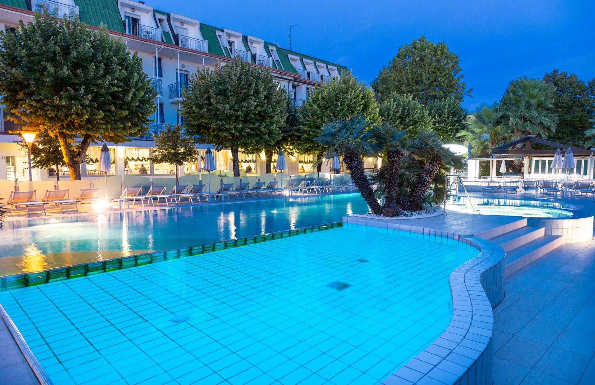 Hotel Paris Resort เบลลาเรีย-อีเจอา มารีนา ภายนอก รูปภาพ