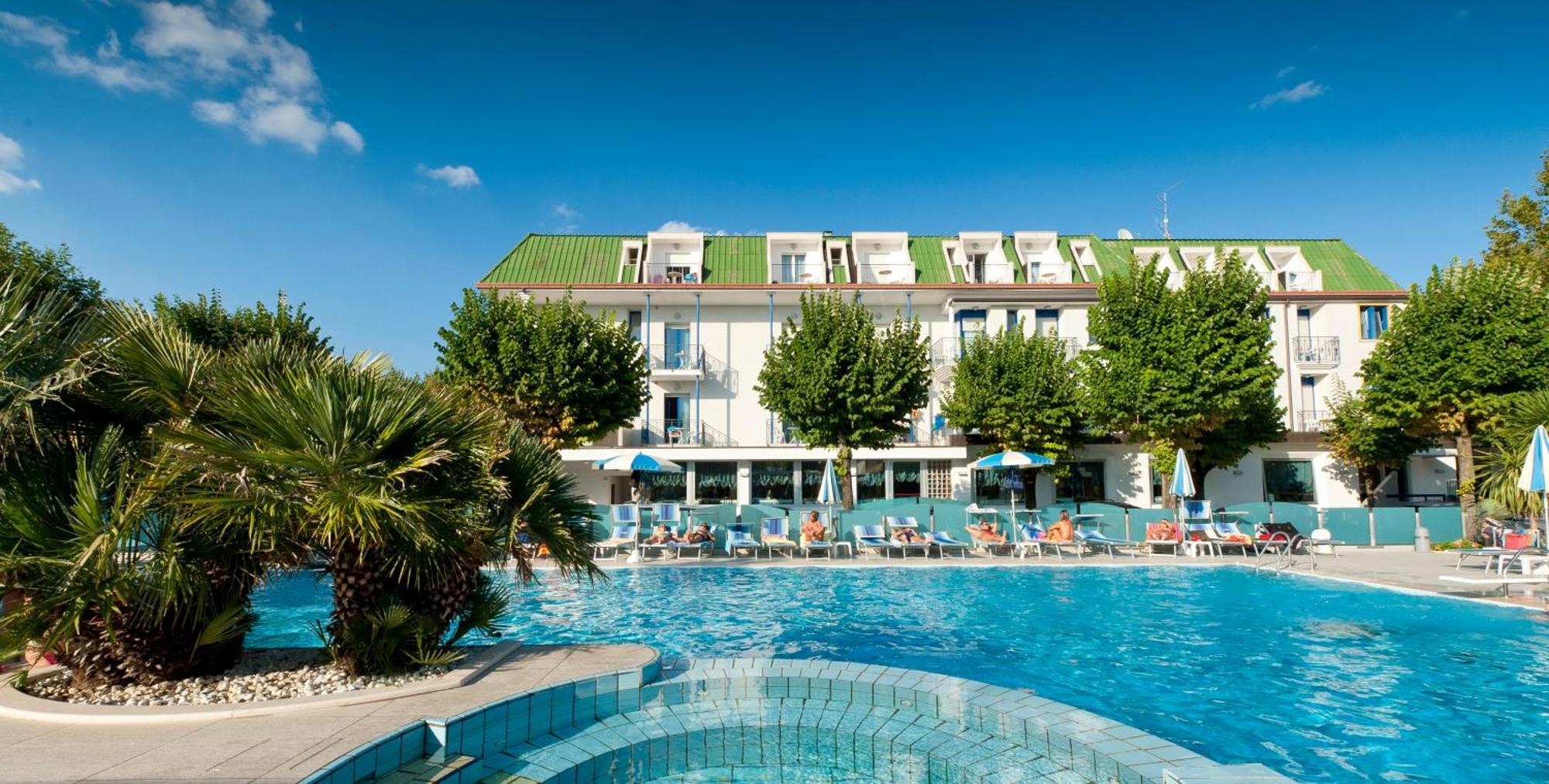 Hotel Paris Resort เบลลาเรีย-อีเจอา มารีนา ภายนอก รูปภาพ