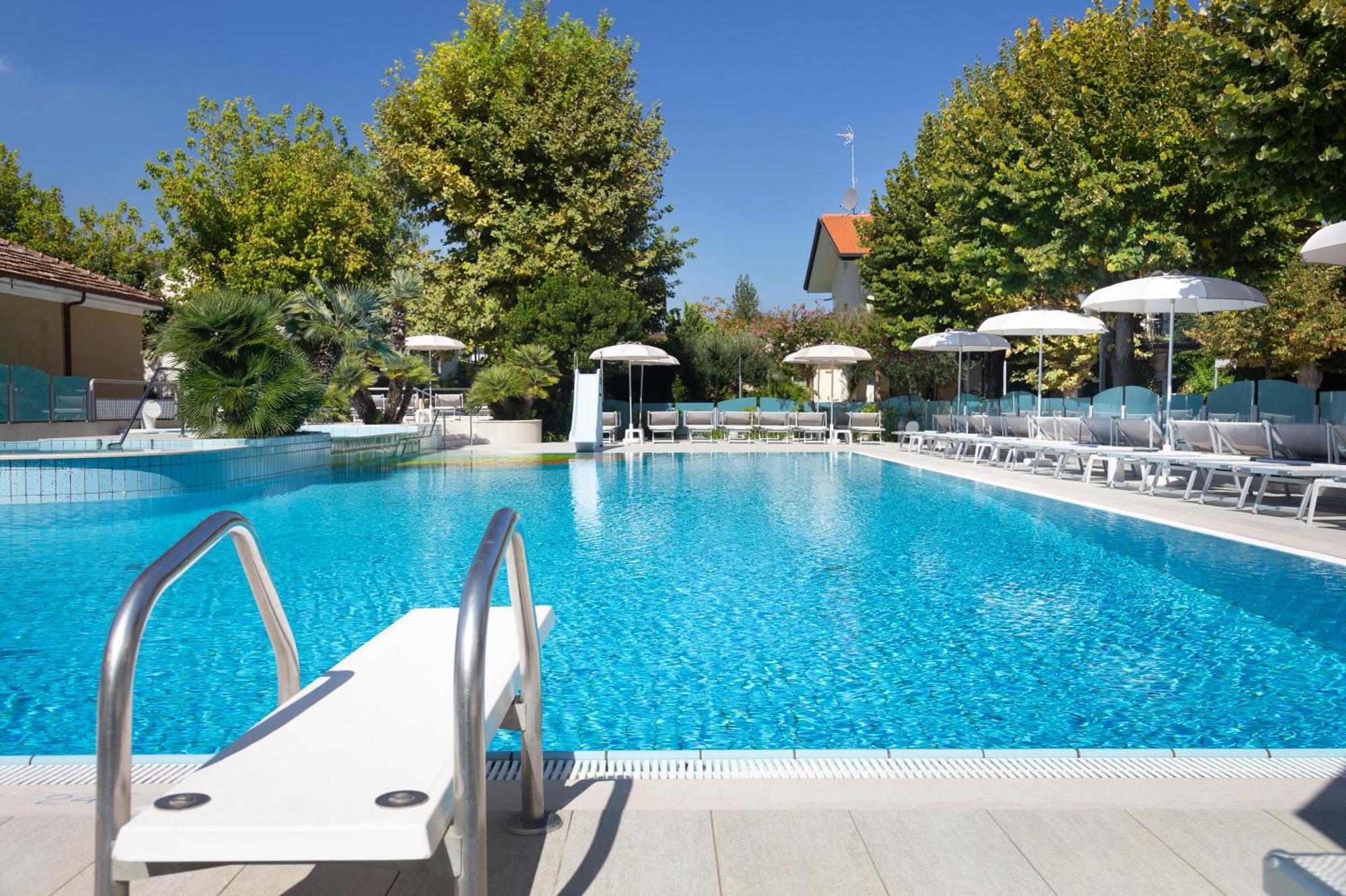 Hotel Paris Resort เบลลาเรีย-อีเจอา มารีนา ภายนอก รูปภาพ