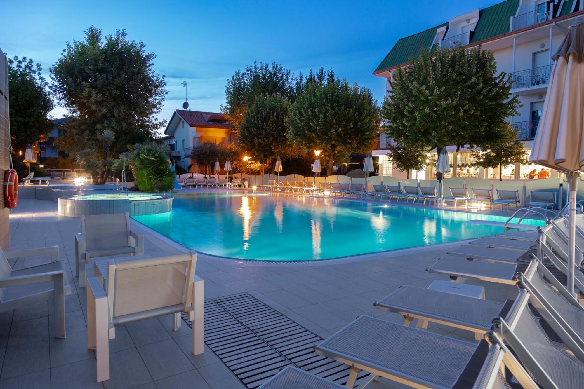 Hotel Paris Resort เบลลาเรีย-อีเจอา มารีนา ภายนอก รูปภาพ