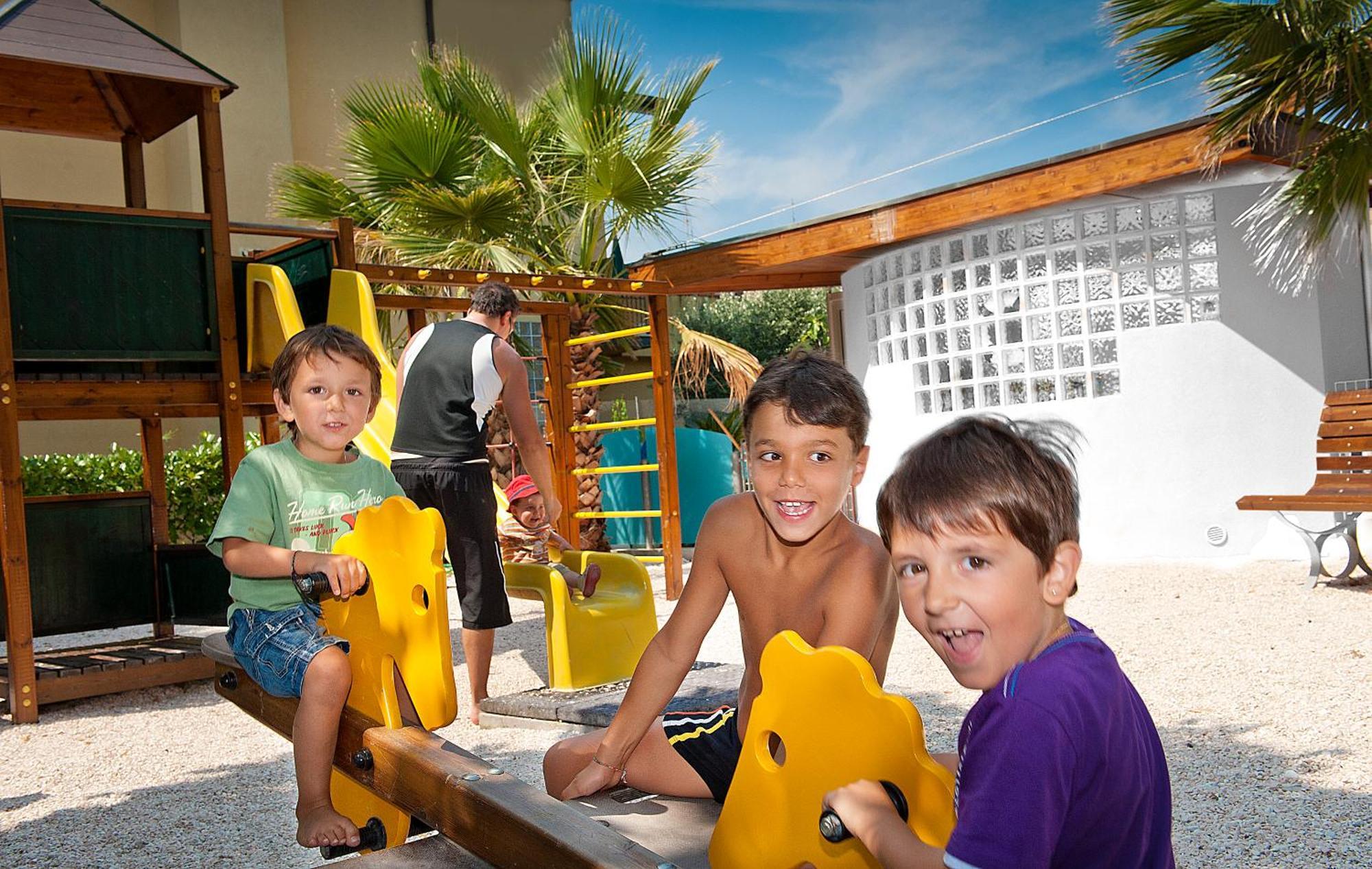 Hotel Paris Resort เบลลาเรีย-อีเจอา มารีนา ภายนอก รูปภาพ