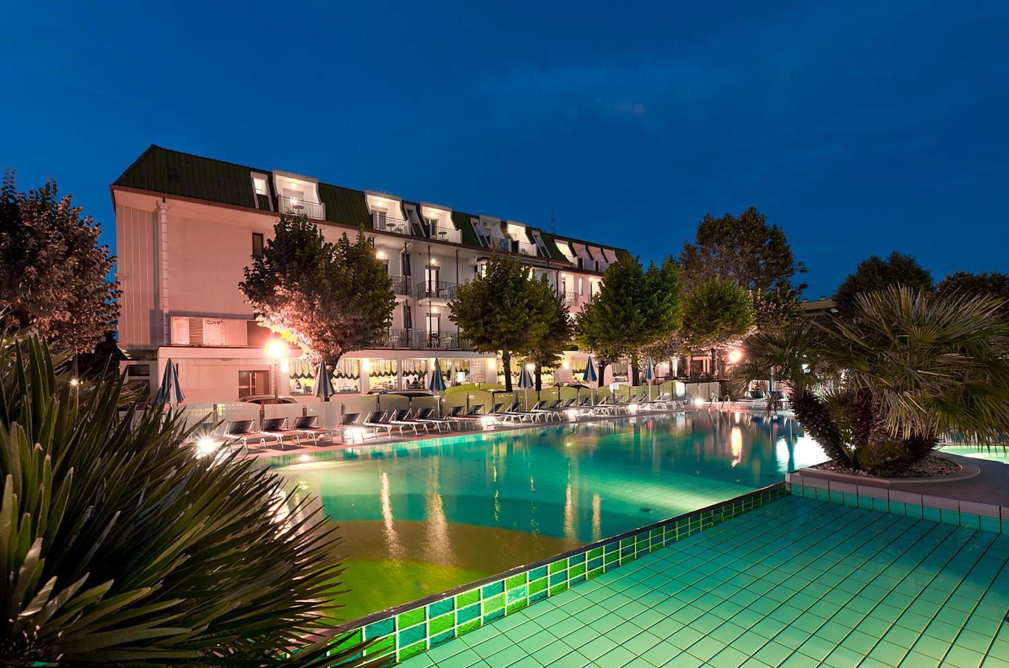 Hotel Paris Resort เบลลาเรีย-อีเจอา มารีนา ภายนอก รูปภาพ