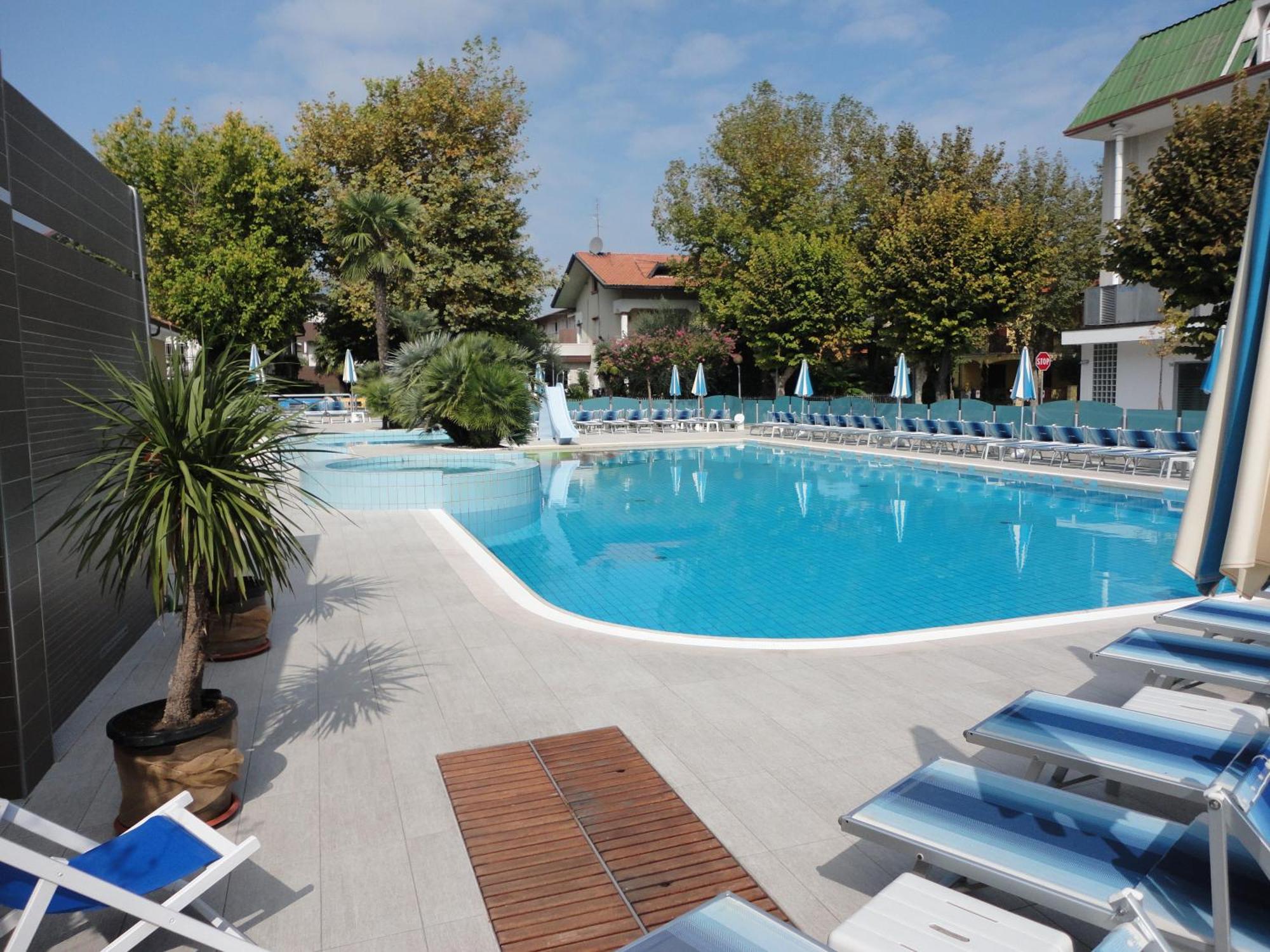 Hotel Paris Resort เบลลาเรีย-อีเจอา มารีนา ภายนอก รูปภาพ